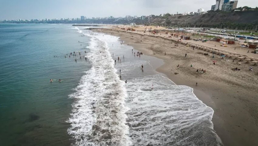 Playa Agua Dulce, Lima, Peru